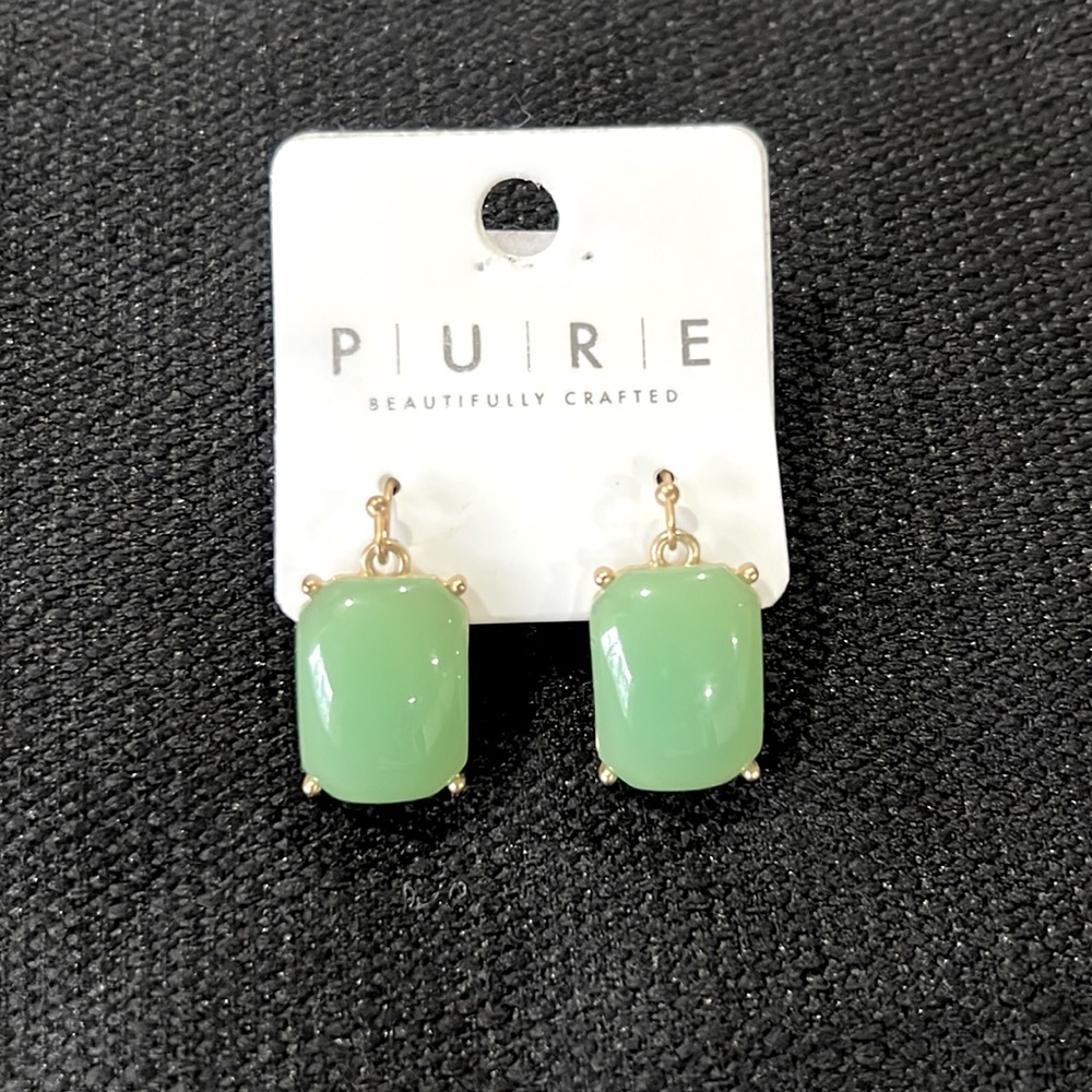 Peridot colored drop earrings with gold